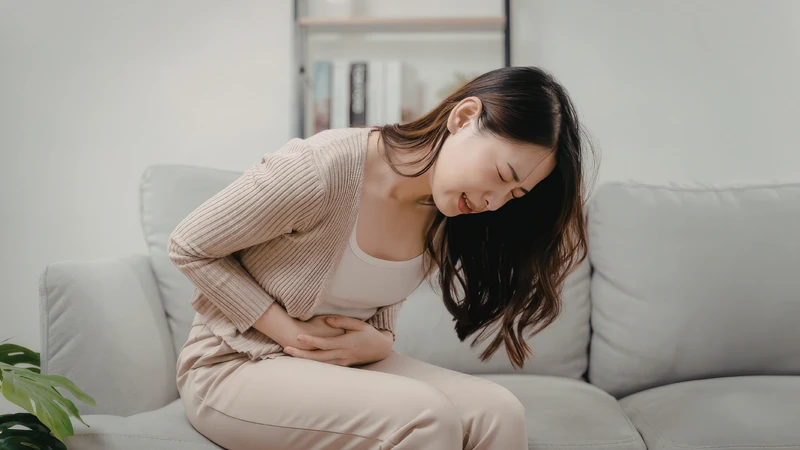 Khi xuất hiện đau bụng dưới kéo dài, khí hư bất thường, nên đi khám để được kiểm tra sớm