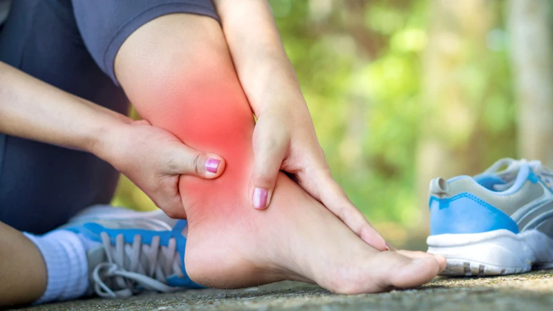 Xoa bóp ngay sau khi bong gân có thể khiến tình trạng đau tăng lên