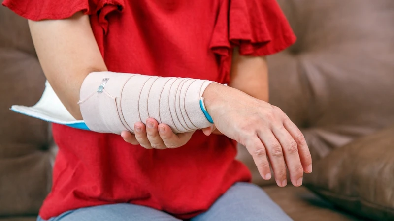 Sơ cứu gãy xương: Cách xử trí đúng chuẩn để tránh biến chứng nguy hiểm 1