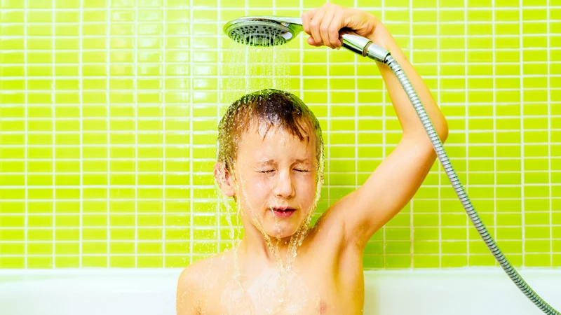 Tắm bằng nước quá lạnh gây sốc nhiệt khi tắm
