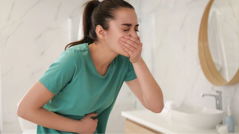 Nôn nhiều do tắc ruột có thể dẫn đến mất nước và rối loạn điện giải