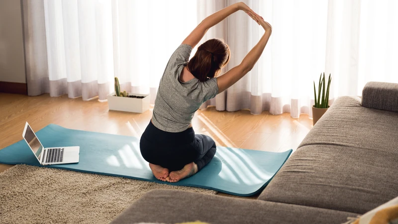 Vận động nhẹ nhàng hỗ trợ điều trị són tiểu sau sinh