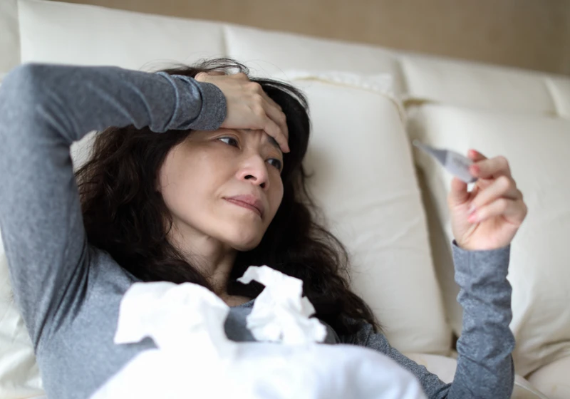 Sốt 37,5 độ kéo dài ở người lớn: Những điều bạn không nên chủ quan 1