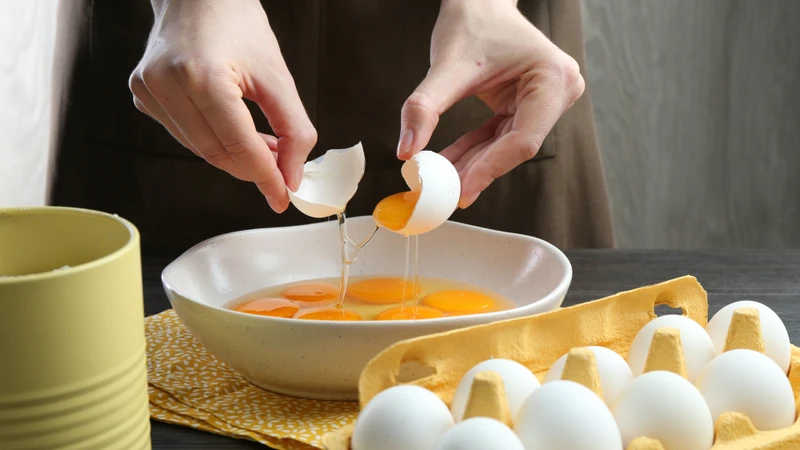 Người bị sốt vẫn có thể ăn trứng trong đa số trường hợp