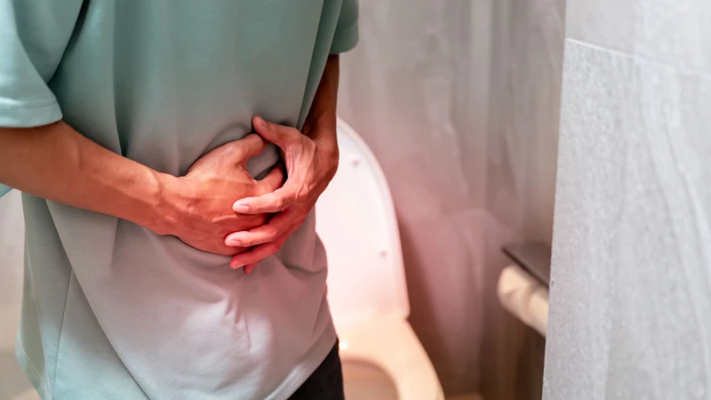 Sốt siêu vi có bị tiêu chảy không là thắc mắc phổ biến khi xuất hiện triệu chứng đường ruột