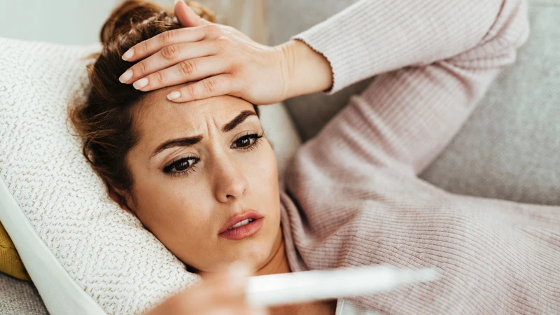 Sốt siêu vi có được tắm không? Hướng dẫn chăm sóc bệnh nhân sốt siêu vi đúng cách 1