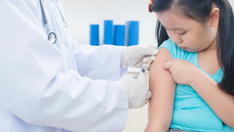 Sốt siêu vi mấy ngày hết? Dấu hiệu và cách xử lý hiệu quả cho trẻ 4