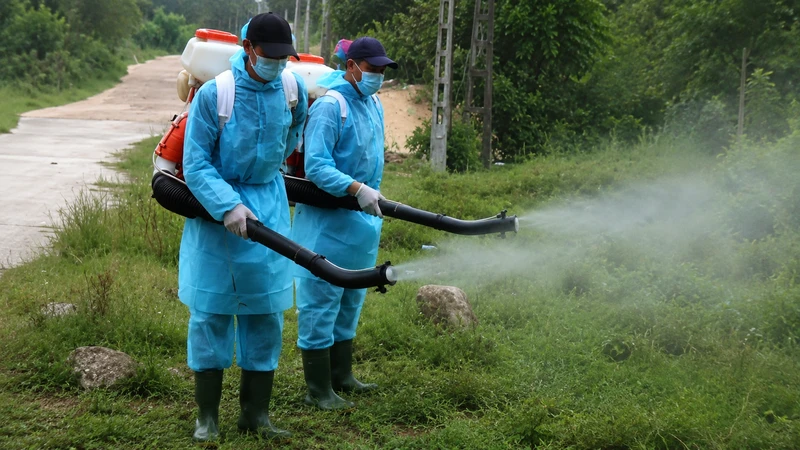 Người dân nên tích cực phối hợp khi địa phương triển khai phun hóa chất diệt muỗi