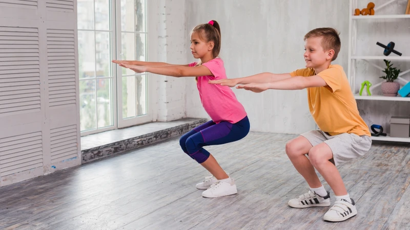 Giữ trọng lượng dồn vào gót chân và phần giữa bàn chân, không nhón gót