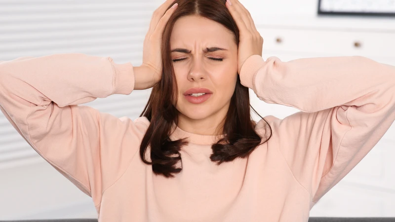 Mất cân bằng hormone LH, FSH và estrogen làm gián đoạn quá trình phóng noãn