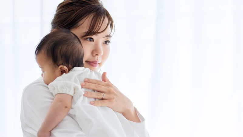 Sự vỗ về dịu nhẹ giúp bé dễ chìm vào giấc ngủ