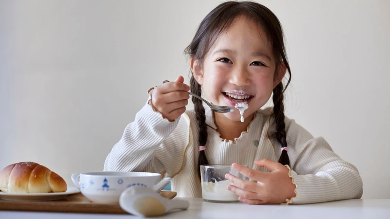 Trẻ em nên ăn sữa chua nguội để tránh bị viêm họng