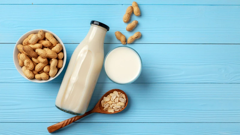 Sữa đậu phộng có tác dụng gì? Sữa đậu phộng giúp làm đẹp da và chống lão hóa
