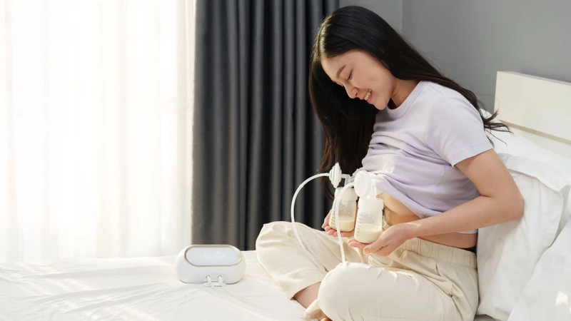 Sữa mẹ bé bú còn dư để được bao lâu và cách bảo quản sữa mẹ khi con bú dư 3