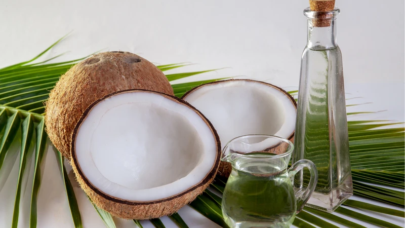 Dầu dừa có thể góp phần cải thiện sức khỏe răng miệng khi dùng đúng cách
