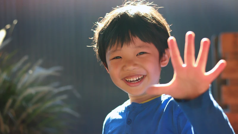 Trẻ dưới 5 tuổi không nên súc miệng bằng dầu dừa, tránh nguy cơ nuốt phải hoặc hít sặc dầu