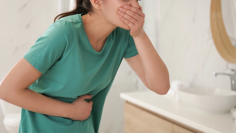 Dầu sau khi súc miệng chứa nhiều vi khuẩn, không nuốt để tránh đau bụng và buồn nôn