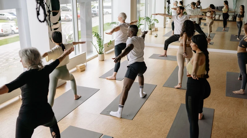 Một số động tác yoga có thể tăng sức mạnh cơ quanh khớp và giúp giảm áp lực lên sụn