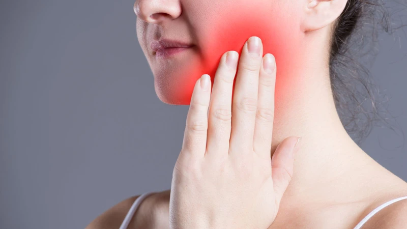 Nếu sưng nướu kéo dài hoặc đi kèm nhiều triệu chứng bất thường, bệnh nhân nên gặp bác sĩ nha khoa ngay