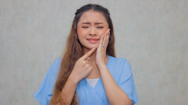 Sưng nướu răng trong cùng hàm dưới là tình trạng khá phổ biến, gây khó chịu, đau nhức