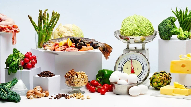 Duy trì một chế độ ăn uống lành mạnh và cân bằng đồng thời giữ cơ thể đủ nước