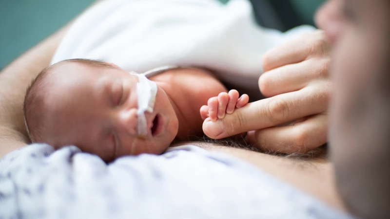 Trẻ sinh non có thể mắc suy giáp bẩm sinh thoáng qua