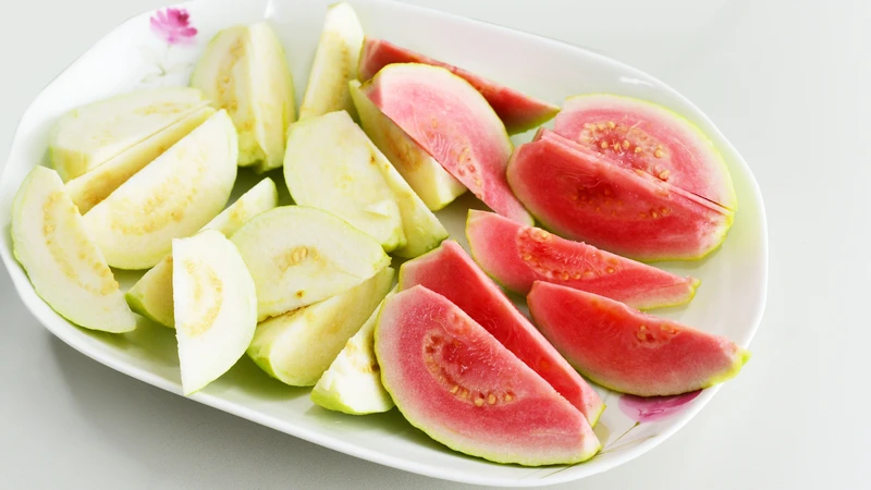 Suy thận ăn ổi được không? Câu trả lời là có nhưng phải ăn đúng cách