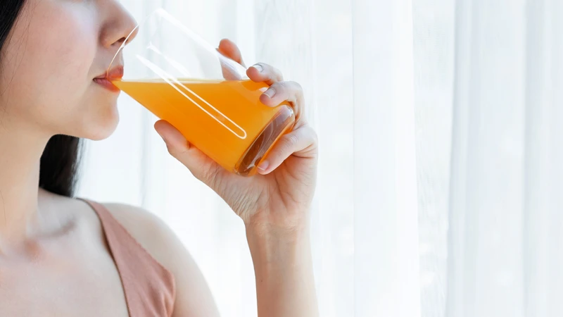 Suy thận giai đoạn sớm, có thể uống ít nước cam