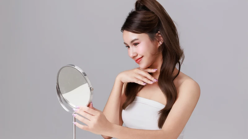 Hỗ trợ sức khỏe làn da và mái tóc là một trong những tác dụng của hạt hướng dương