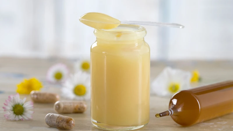 Tác dụng của sữa ong chúa đối với phụ nữ liên quan đến nội tiết, làn da và sức khỏe tổng thể