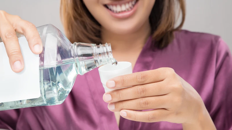 Sử dụng nước muối sinh lý đạt chuẩn để đảm bảo an toàn