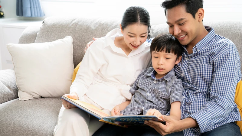 Khuyến khích trẻ đọc sách, vận động và vui chơi để giảm thời gian xem tivi