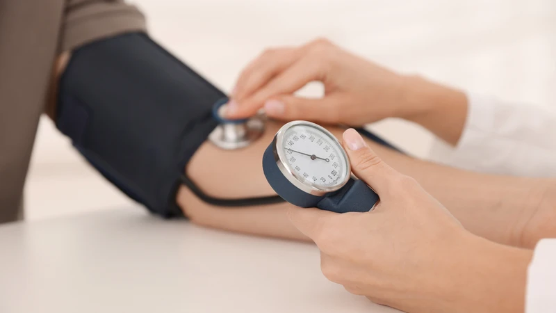Kiểm soát huyết áp là một trong những biện pháp quan trọng để phòng ngừa bệnh