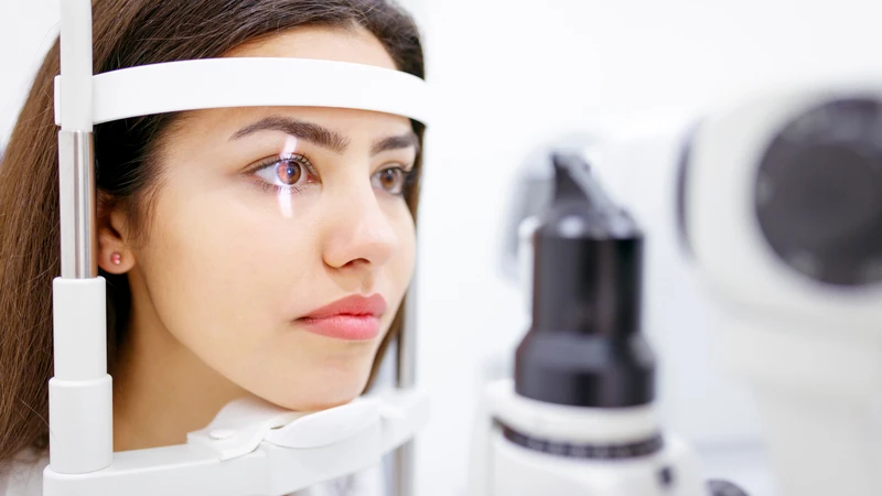 Điều trị tắc tĩnh mạch trung tâm võng mạc thường kết hợp thuốc tiêm nội nhãn và kiểm soát bệnh nền