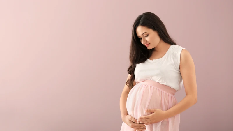 Vỗ mông có thể làm thai phụ mất thăng bằng
