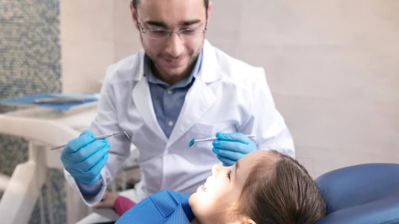 Khám răng định kỳ giúp theo dõi và xử lý sớm các bất thường