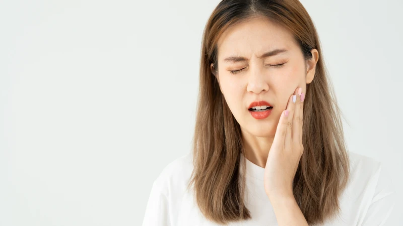 Tại sao sâu răng lại đau về đêm? Làm gì khi sâu răng đau về đêm?