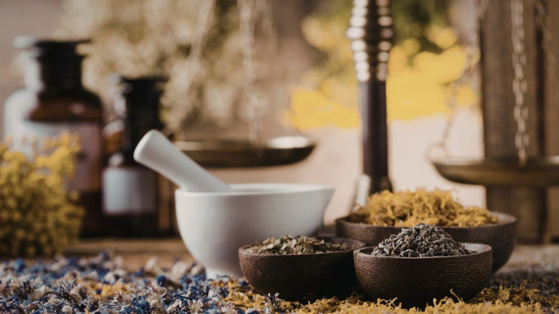 Nếu tắm lá kim ngân không đúng cách, hiệu quả có thể giảm đi, thậm chí gây phản tác dụng.