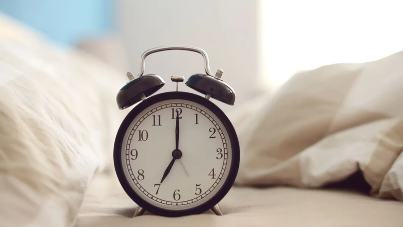 Tắm nắng cho trẻ sơ sinh tốt nhất là buổi sáng sớm khi nắng dịu