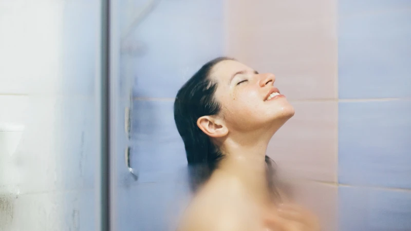 Tắm nước quá nóng hằng ngày không tốt vì dễ làm khô và kích ứng da