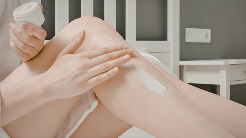 Dưỡng ẩm sau khi tắm nước nóng để da đủ ẩm