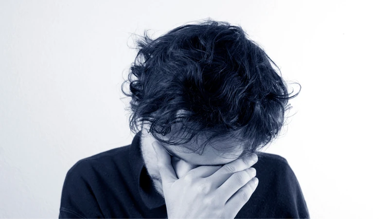 Các triệu chứng âm tính thường nổi bật trong giai đoạn mạn tính