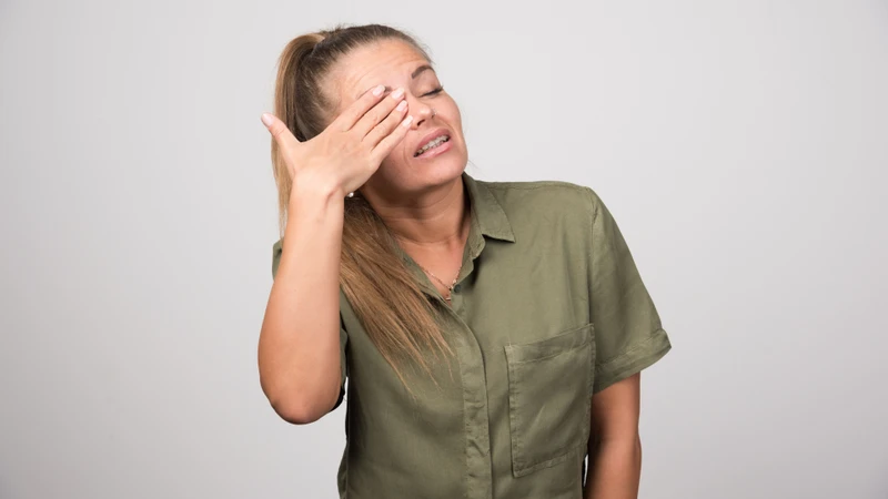 Ở dạng cấp tính, người bệnh có thể xuất hiện những cơn đau mắt dữ dội
