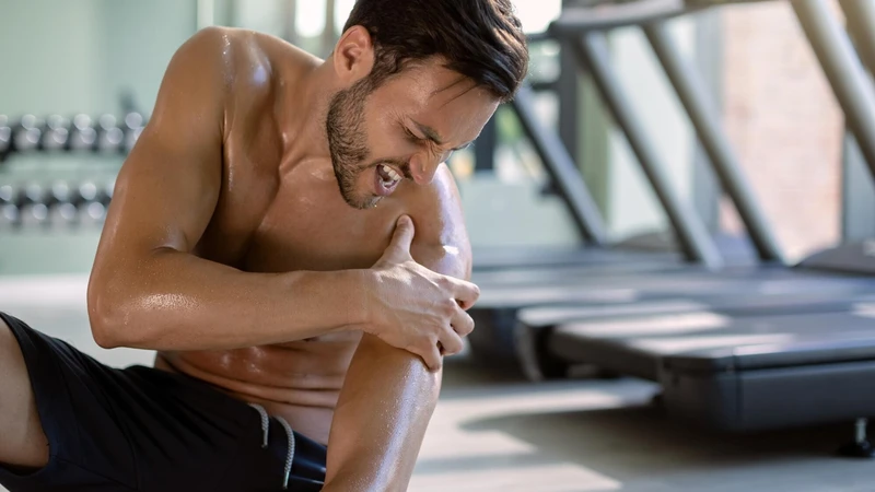 Tập gym bị đau cơ là cảm giác đau, cứng và mỏi cơ xuất hiện sau khi tập luyện