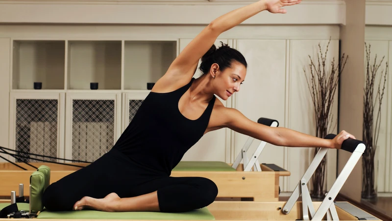 Stott Pilates hỗ trợ cải thiện tư thế, sức mạnh và sự linh hoạt của cơ thể.