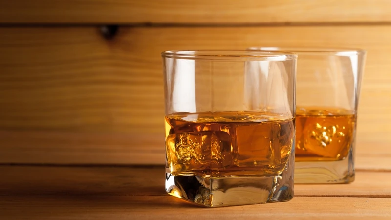Rượu và đồ uống có cồn là một đáp án cho thắc mắc tế bào ung thư thích ăn gì