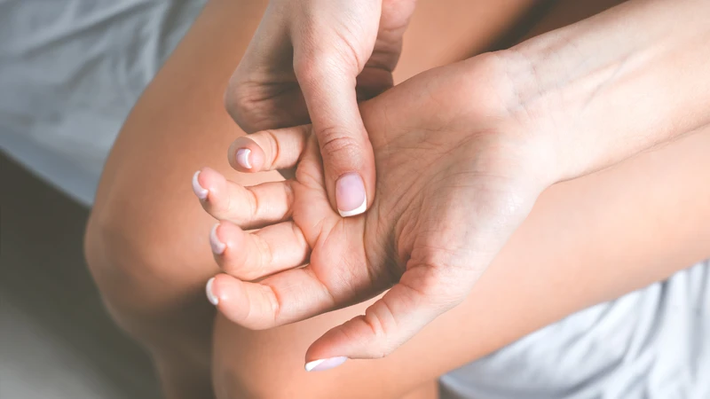 Tê tay khi ngủ nguyên nhân do đâu? Làm thế nào để khắc phục?3