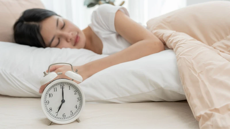 Hạn chế ngủ tỳ đè lên tay khi ngủ