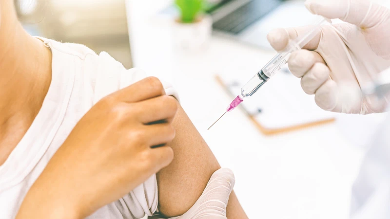 Mẹ nên tiêm chủng đầy đủ để giảm nguy cơ dị tật thai nhi