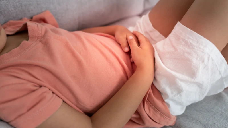 Tháo vòng tránh thai có thể gây đau bụng và ra máu nhẹ trong thời gian ngắn